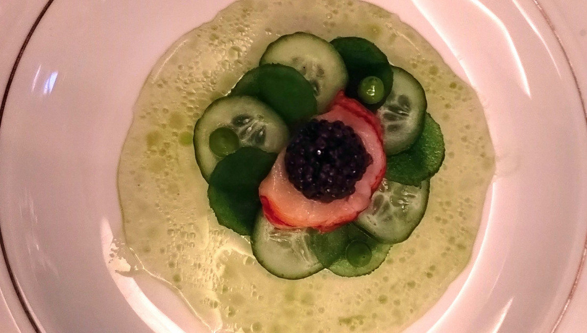 Salpicu00f3n de bogavante y caviar
