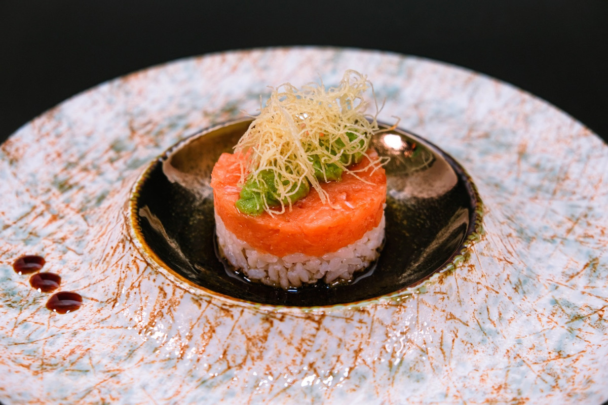 Tartar de arroz con salmu00f3n y aguacate