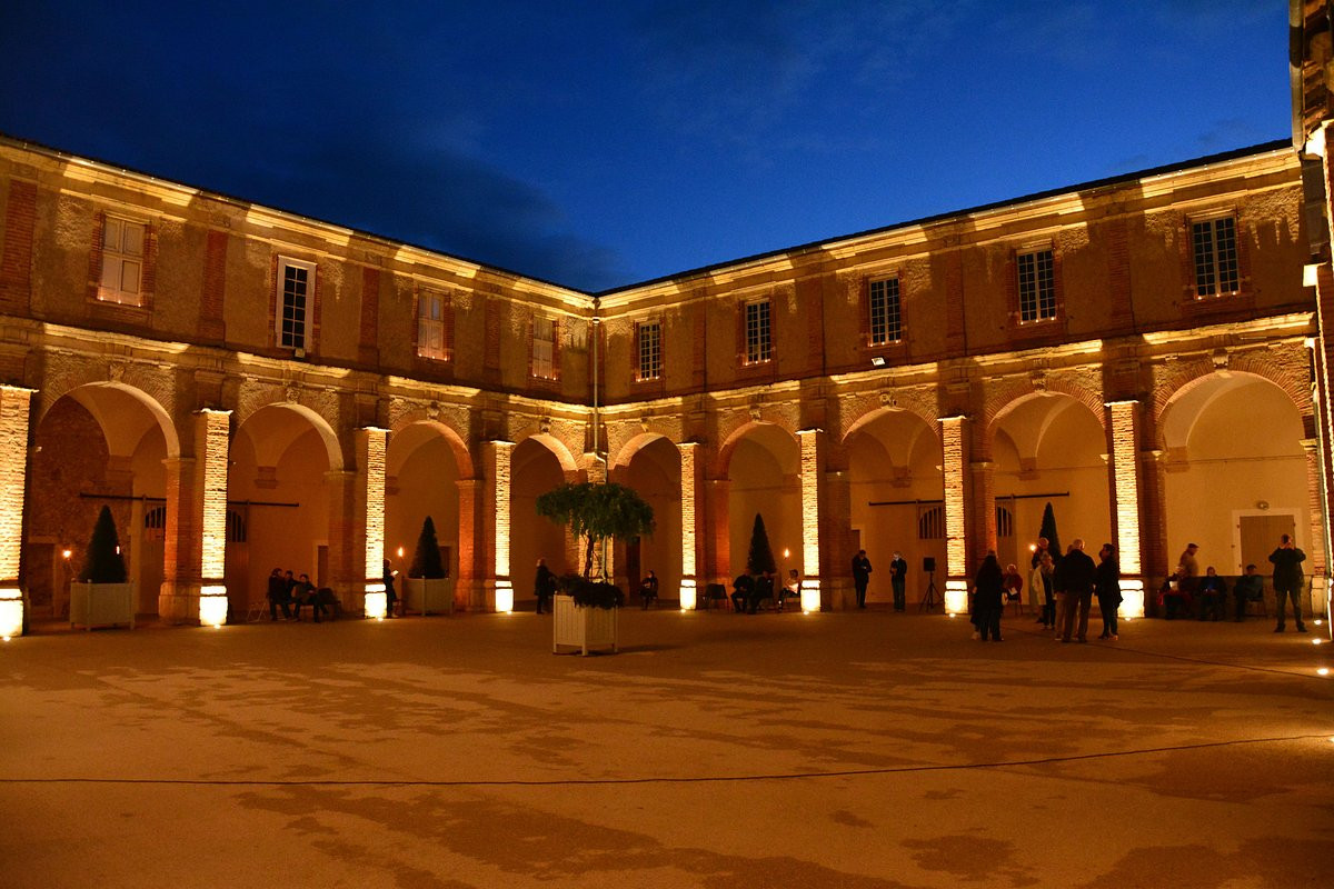 Le cloitre vu de nuit