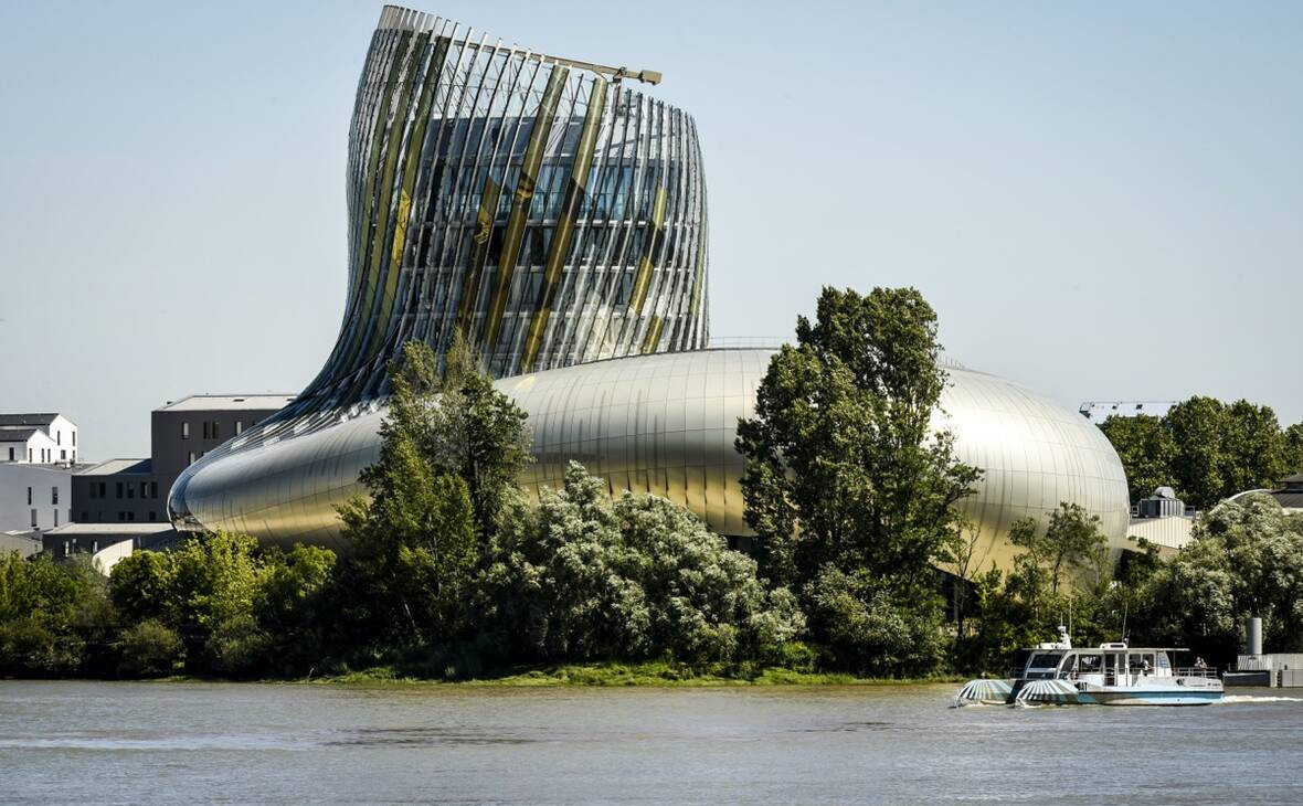 Cite du vin y el rio Garona