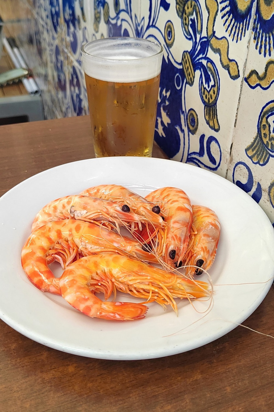 Langostinos y cerveza en El Cantabrico