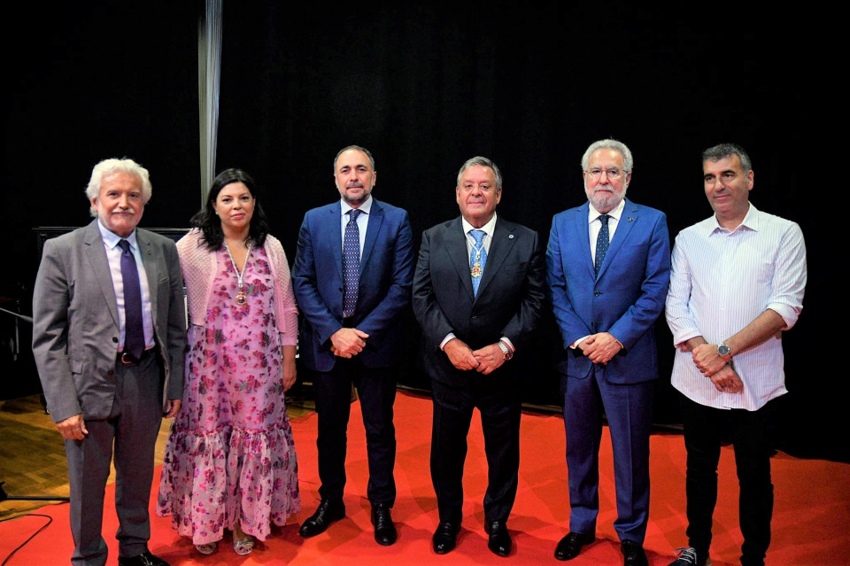 Julio Ancochea, Con las autoridades presentes en el acto