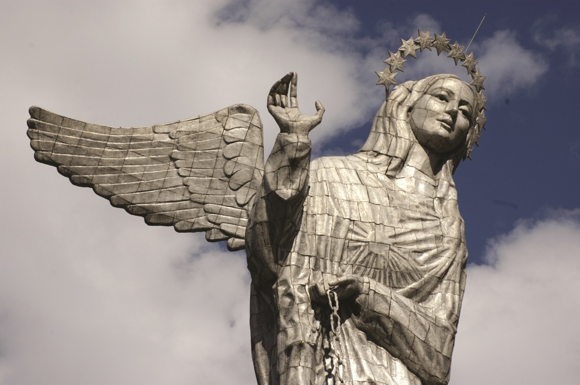 Virgem del Panecillo, en Quto. Detalle de las piezas que la conforman