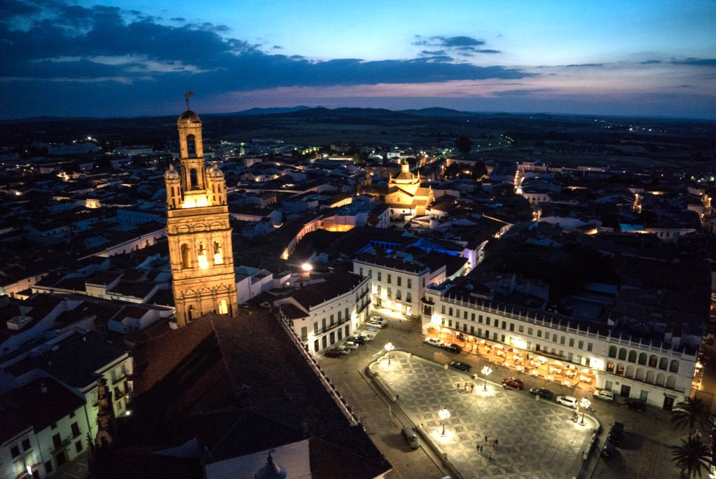 Llerena   Plaza de noche