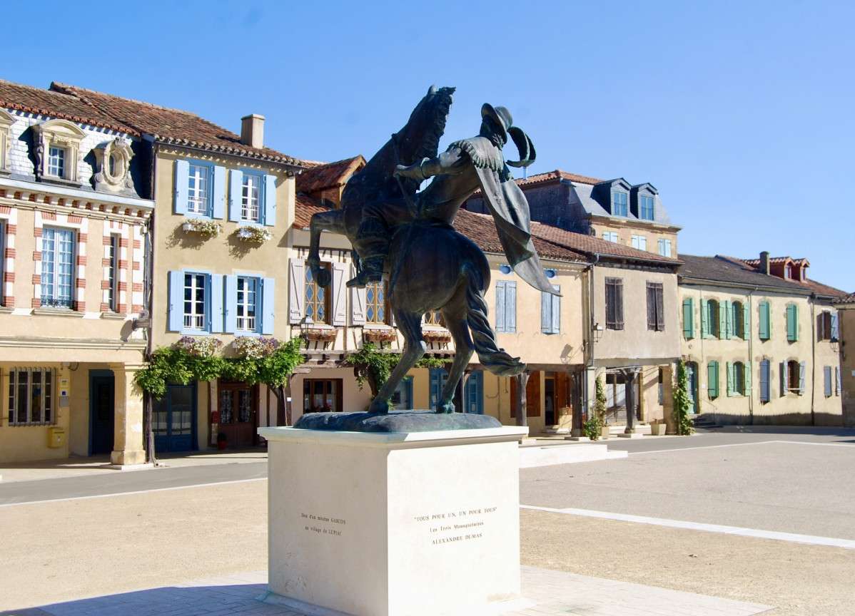 Lupiac y la estatua de Du00b4Artagnan a caballo