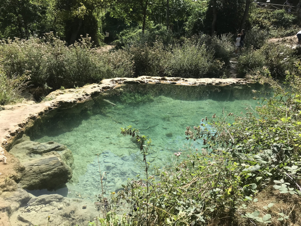 Orbaneja del Castillo, Piscina natural al pie de la cascada