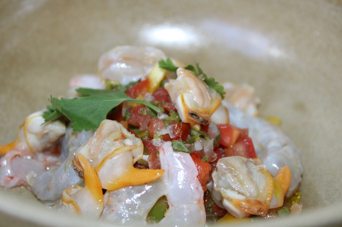 Clamato de berberechos y langostinos con chip de yuca de Xipe