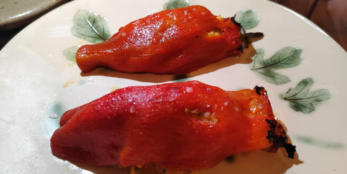 Pimientos rellenos de bacalao en Marcelle