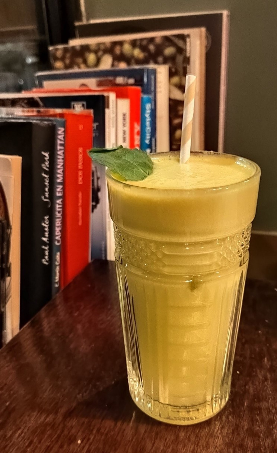 Zumo natural de manzana, gengibre y limón en Katz