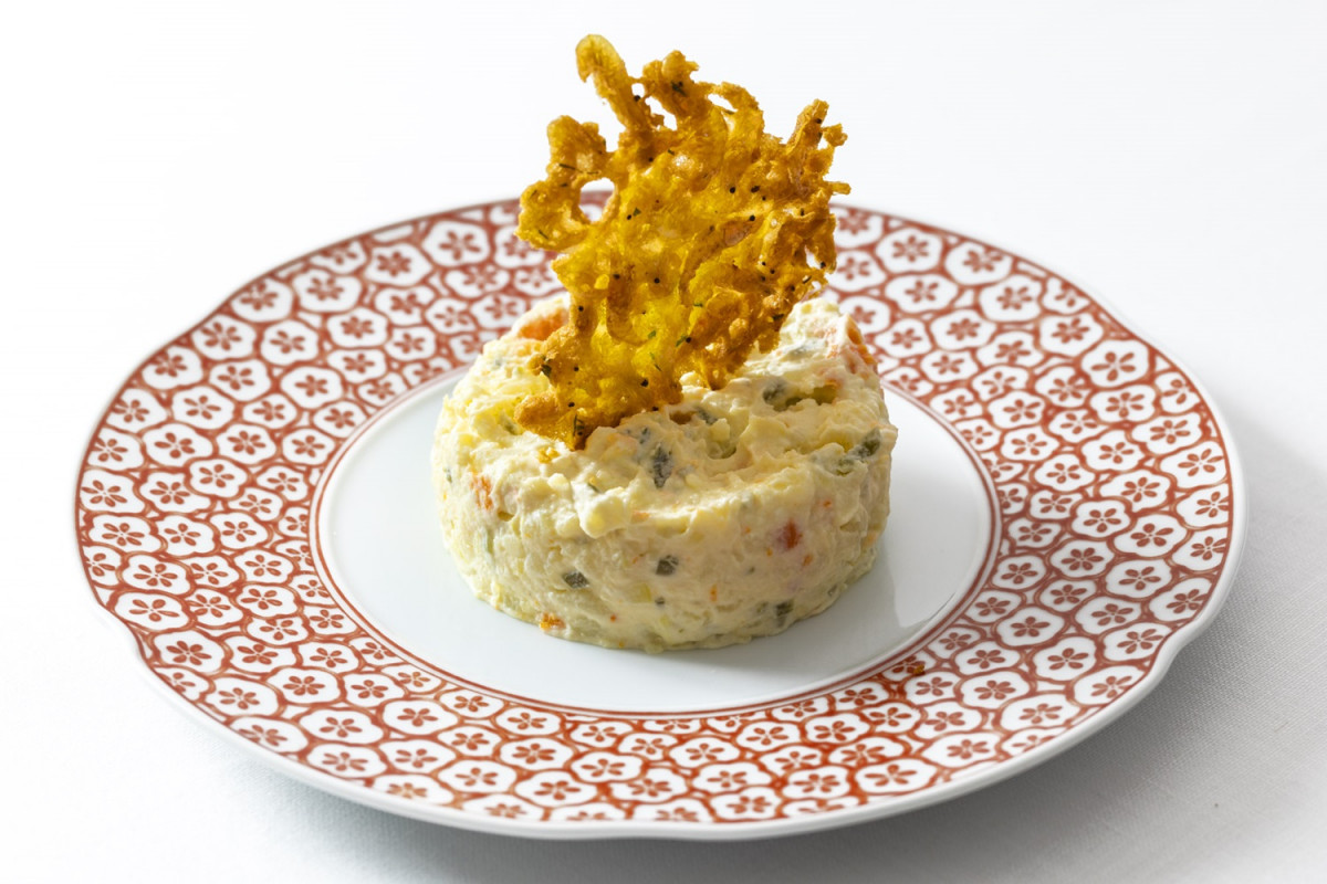 Casa Felisa. Ensaladilla rusa con tortilla de camarones