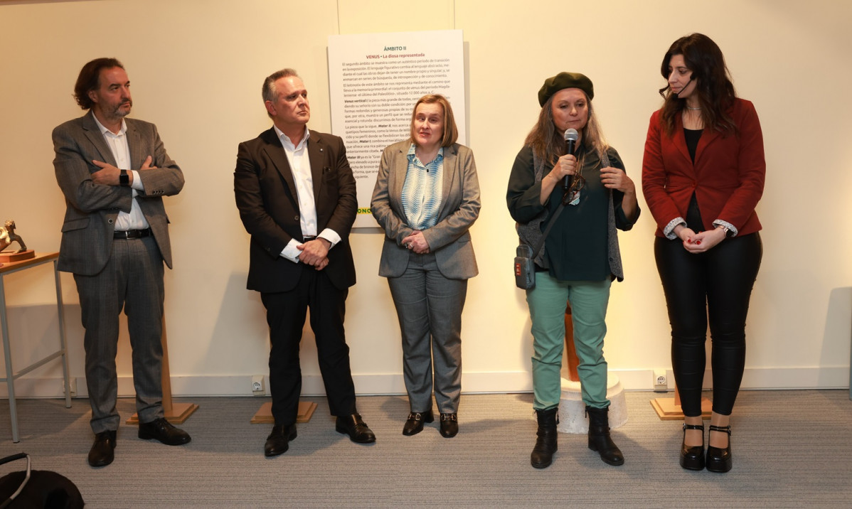 De izquierda a derecha, Fran Maldonado, u00c1ngel Luis Gu00f3mez, Imelda Fernu00e1ndez, Ana M Maru00edn y Mireia Rodru00edguez, en la inauguraciu00f3n