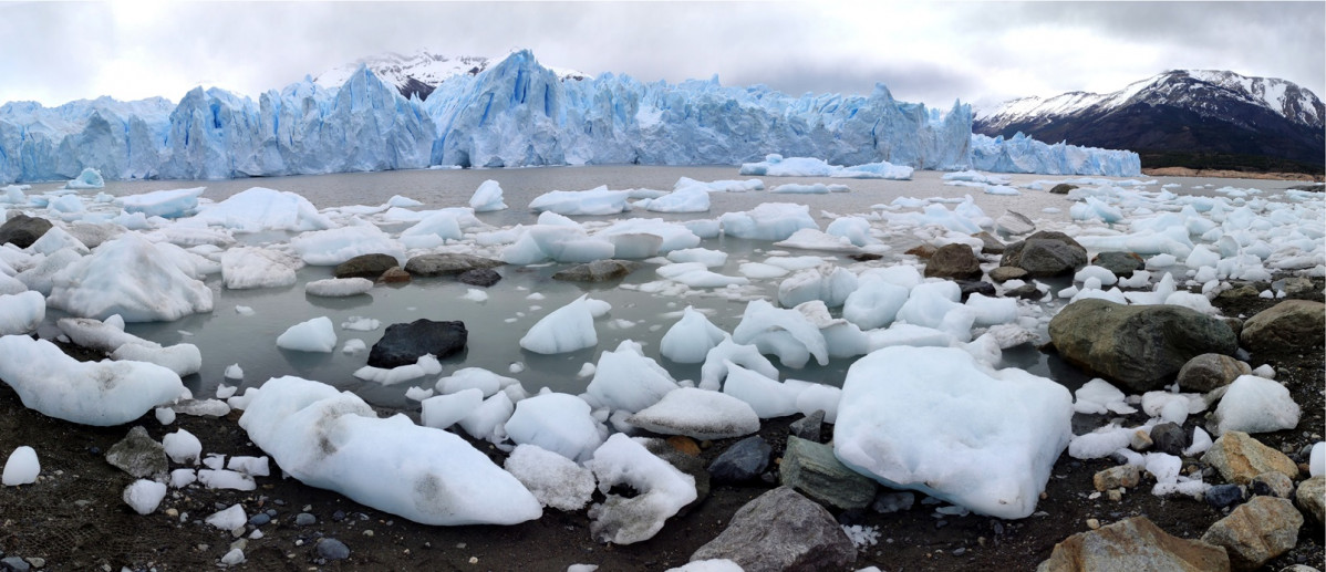 Bloques de hielo desprendidos del glaciar   PR