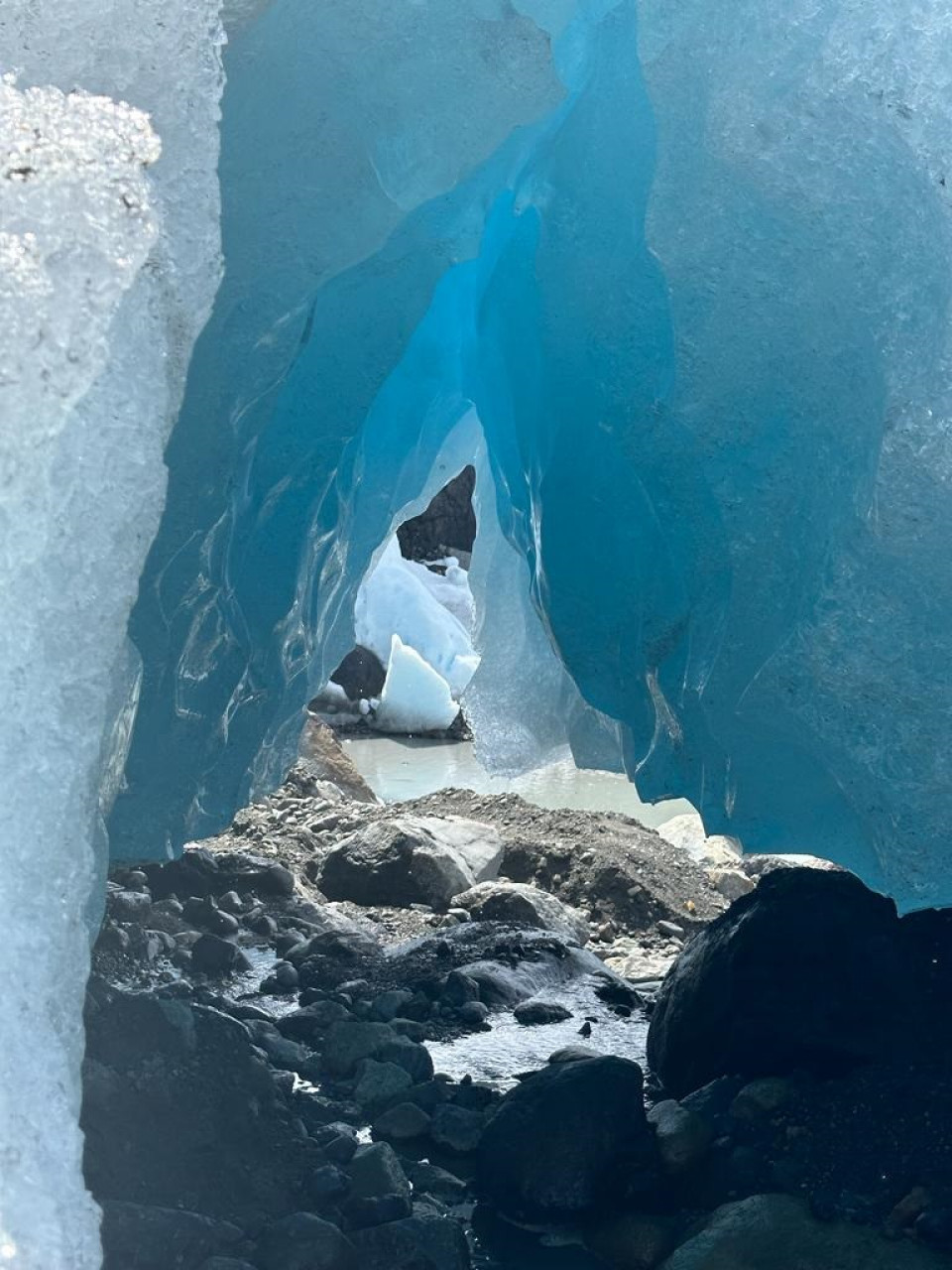 Fisuras producidas en el glaciar