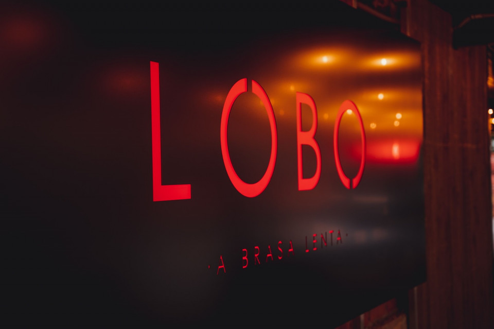 Lobo a brasa lenta