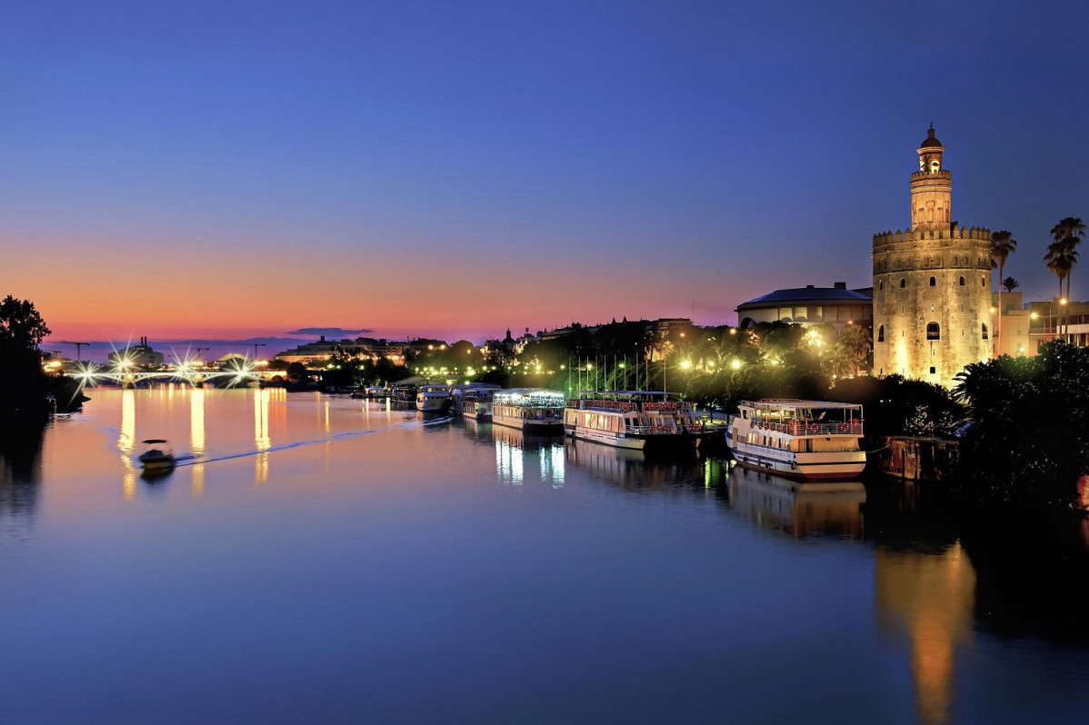 Sevilla, Torre del Oro y ru00edo Guadalquivir