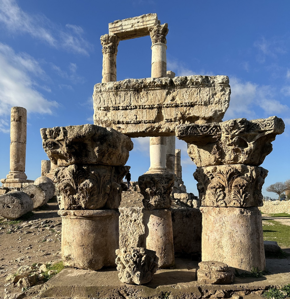 Ruinas de los pilares antiguos de Hu00e9rcules en Amman, Jordania