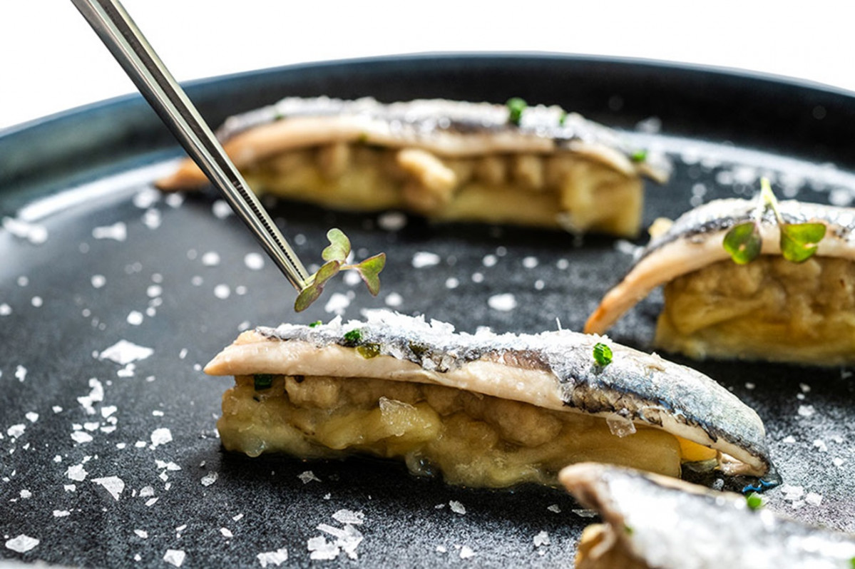 Boquerones en escabeche y berenjena de Ricardo Romero, restaurante Menudeo, para el recetario