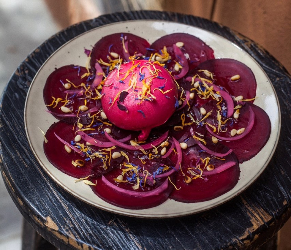 Carpaccio de remolacha asada