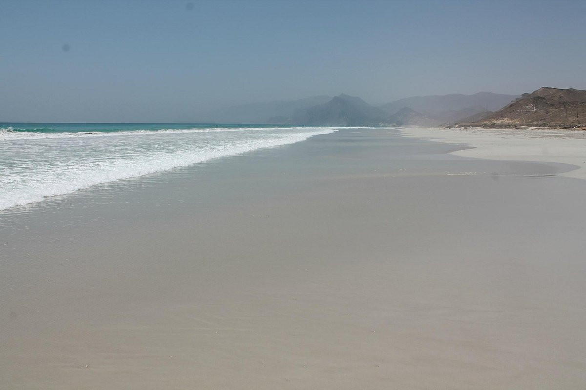 Al mughsail beach, Omu00e1n