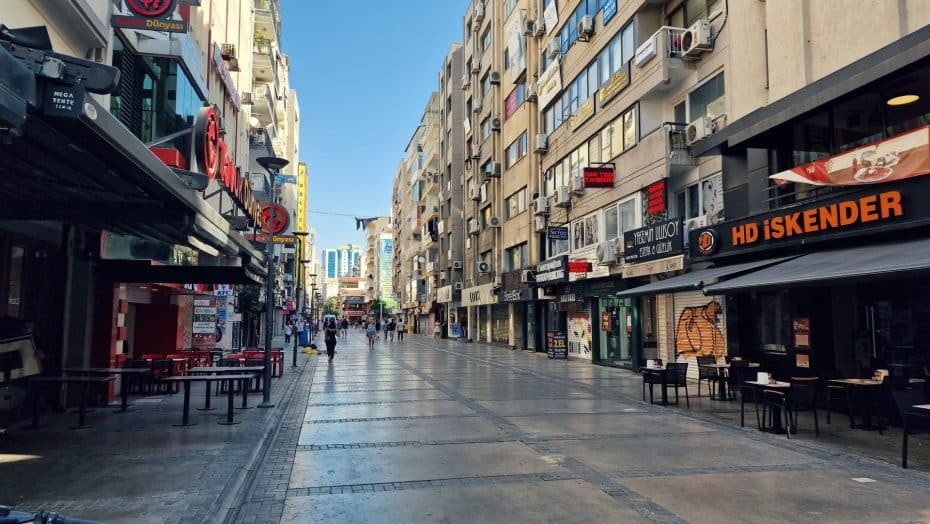 Kibris Sehitleri Caddesi es la calle mas popular de Alsancak 930x524