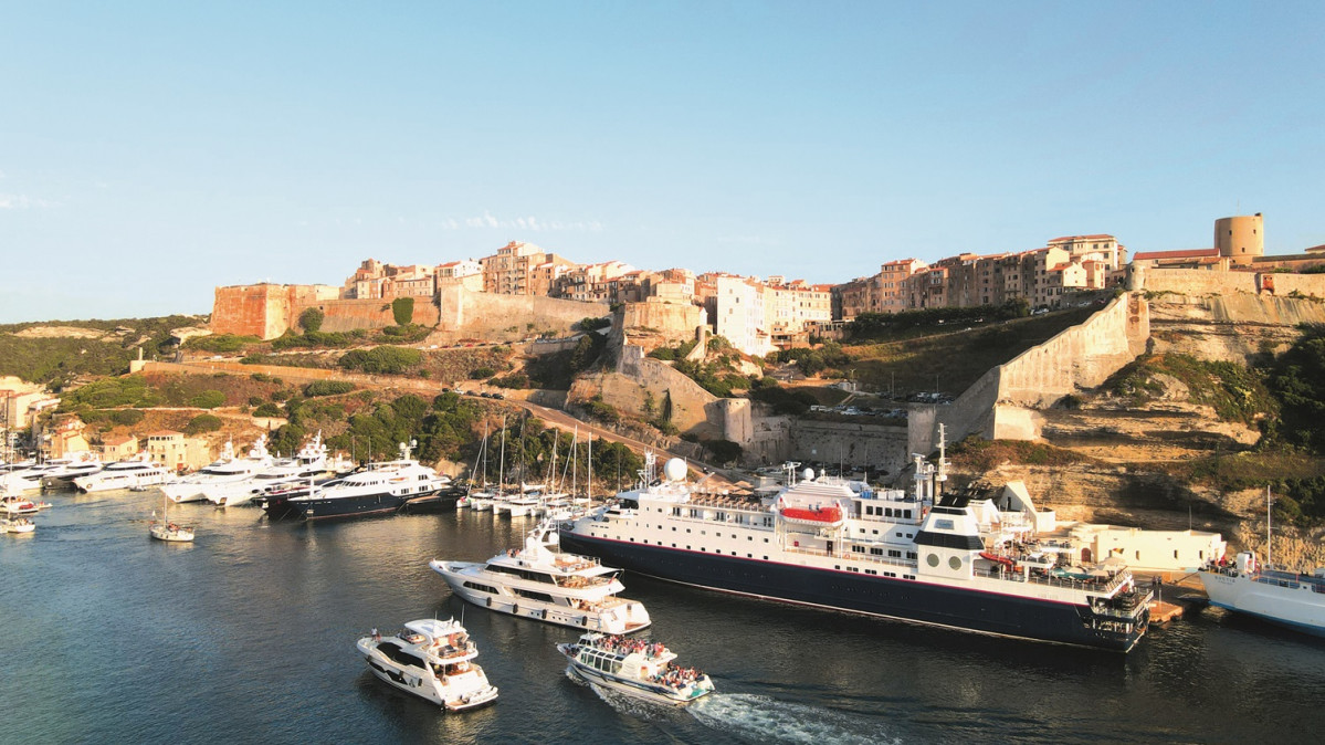 La belle des oceans bonifacio port corse CroisiEuropeu00a9Alexandre Sattler