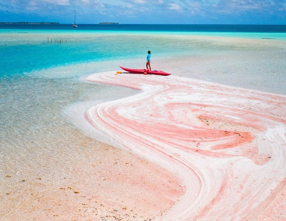 Playas de Tikehau y Rangiroa, con arena rosa