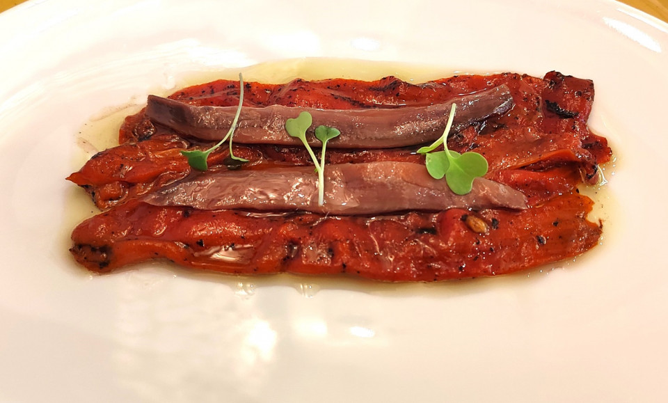 Anchoas de Bermeo y pimientos de cristal