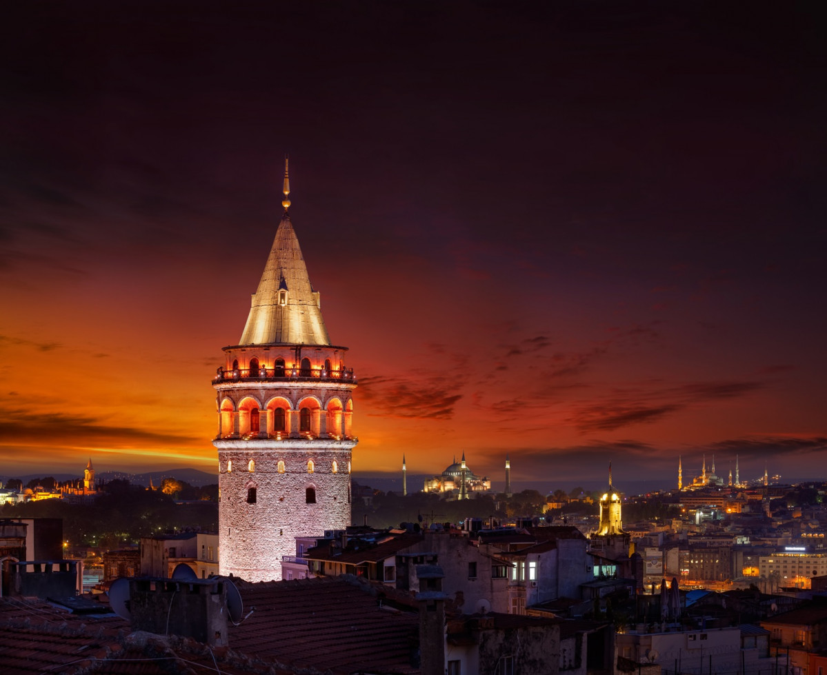 u0130stanbul Galata Tower Night