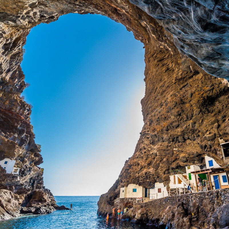 Poru00eds de Candelaria, un pueblo pesquero que se encuentra al cobijo de una cueva y con unas vistas al mar inmejorables.