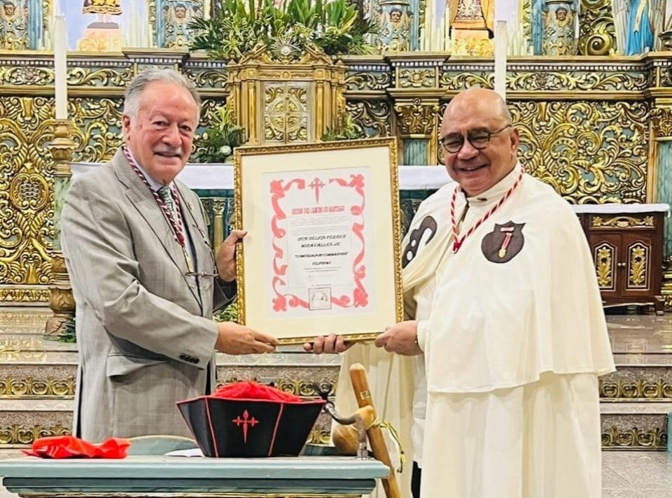 José Rodriguez, Delfin Ferrer, Con el Diploma acreditativo de Comendador de Orden del Camino de Santiago,, en Filipinas