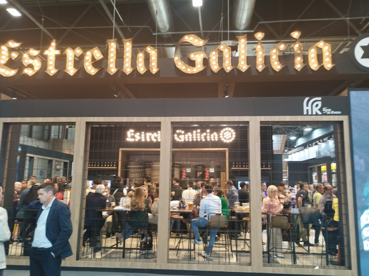 Stand de Estrella de Galicia que cumple 10 au00f1os de asistencia.