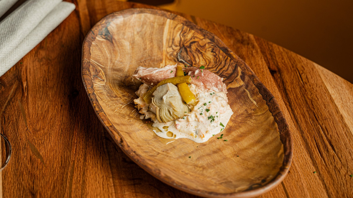 Ensaladilla rusa en Moscatel, con ventresca casera de atu00fan rojo