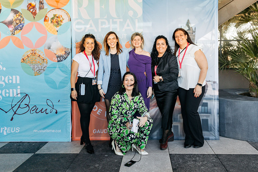 Sandra Guaita, Alcaldesa de Reus con  la Concejal Proyecciu00f3n de Ciudad Noemu00ed Llauradu00f3 y Tu00e9cnicas de Reus Promocio