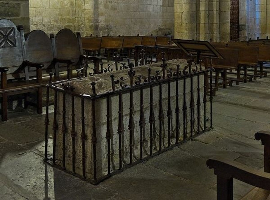 Sepulcro de santa juliana colegiata de santillana del mar900