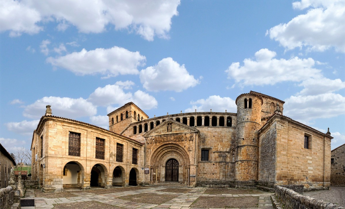Santillana del Mar Colegiata Santa Juliana vyc