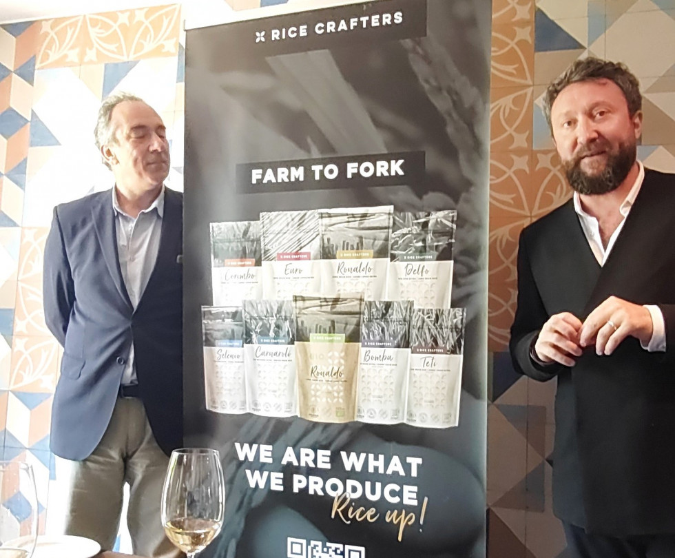 Filipe Nuncio de Rice Crafters ( der) y Carlos Gutiérrez, director de La Lonja del Mar