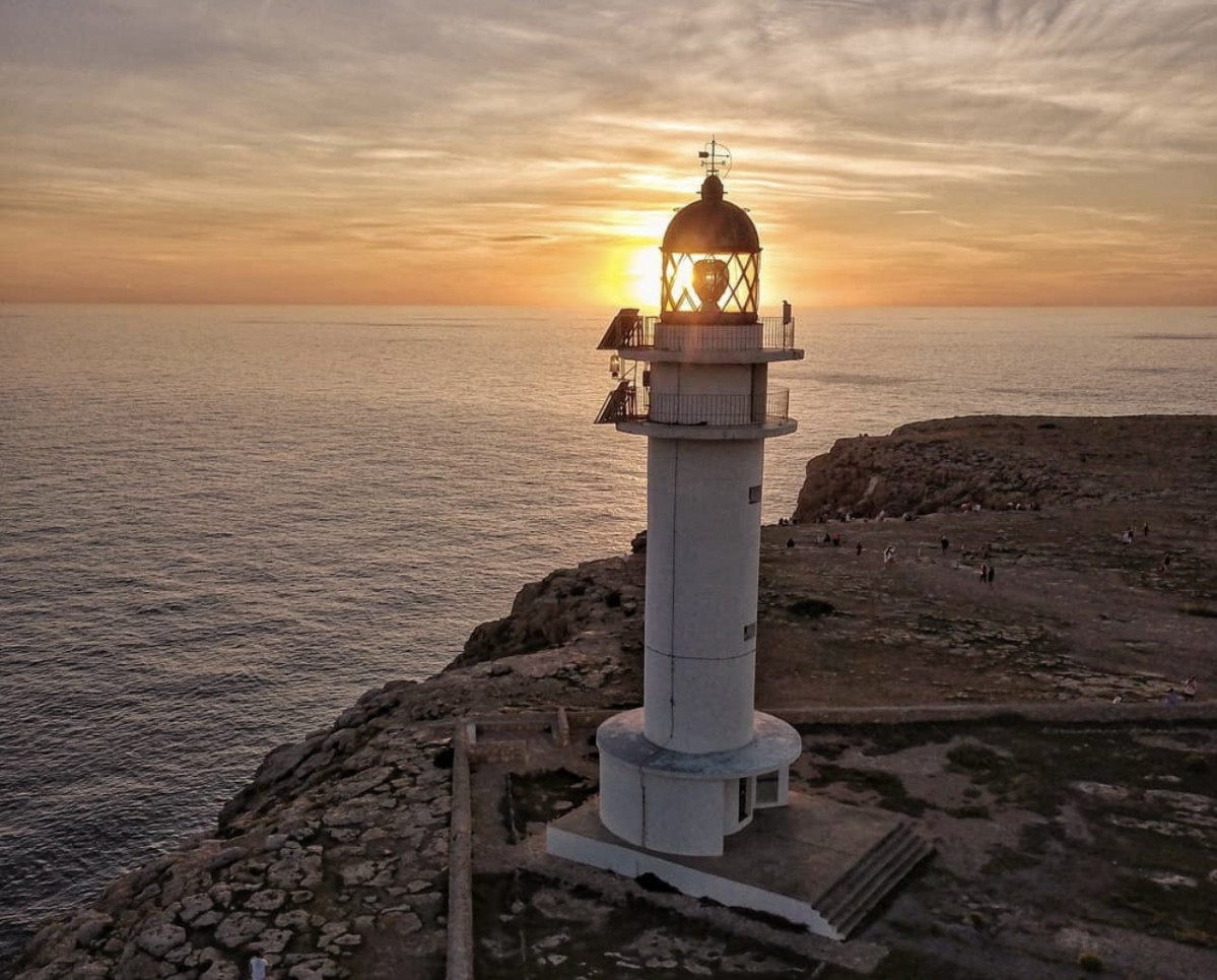 Un atardecer desde el Faro de Barbaria nunca defrauda