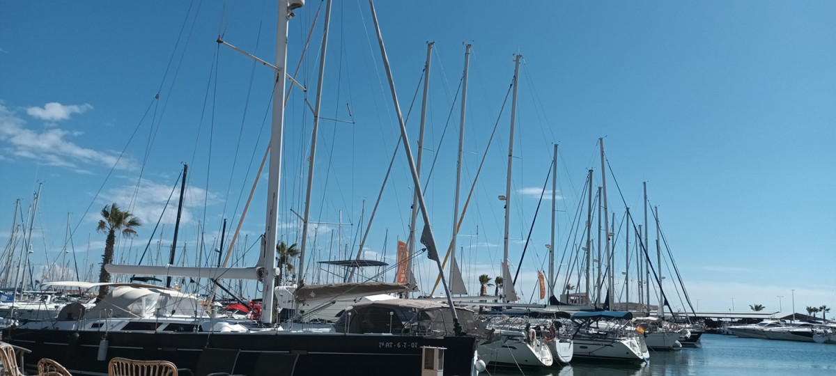 Embarcaciones en el puerto