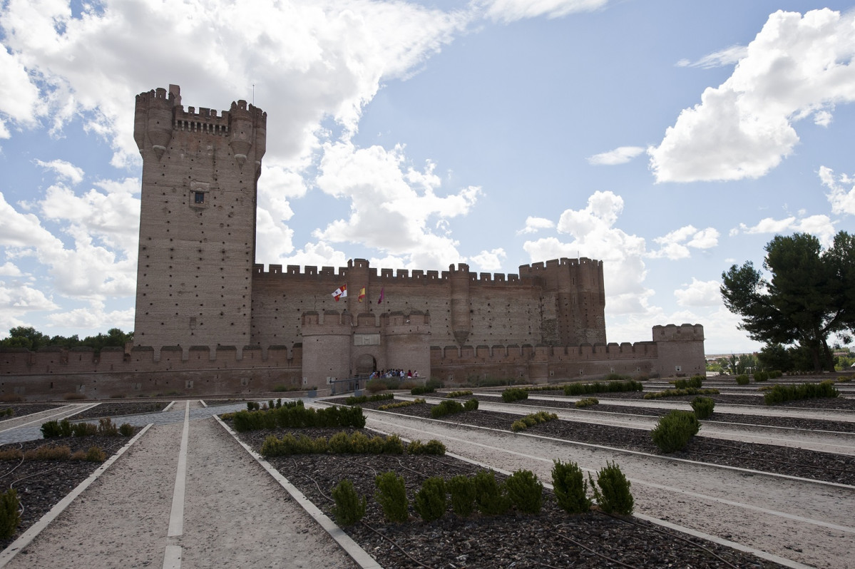 Castillo de la Mota Ruta del vino de Rueda frontal (1)