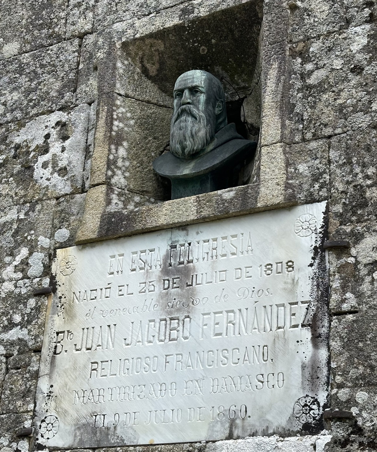 Busto Juan Jacobo Fernandez de Fachada