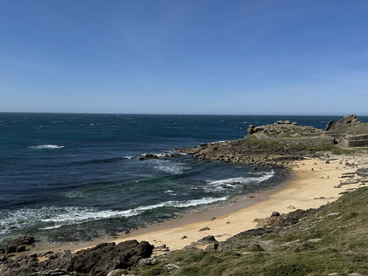 Porto do Son, Playa y Castro de Barou00f1a