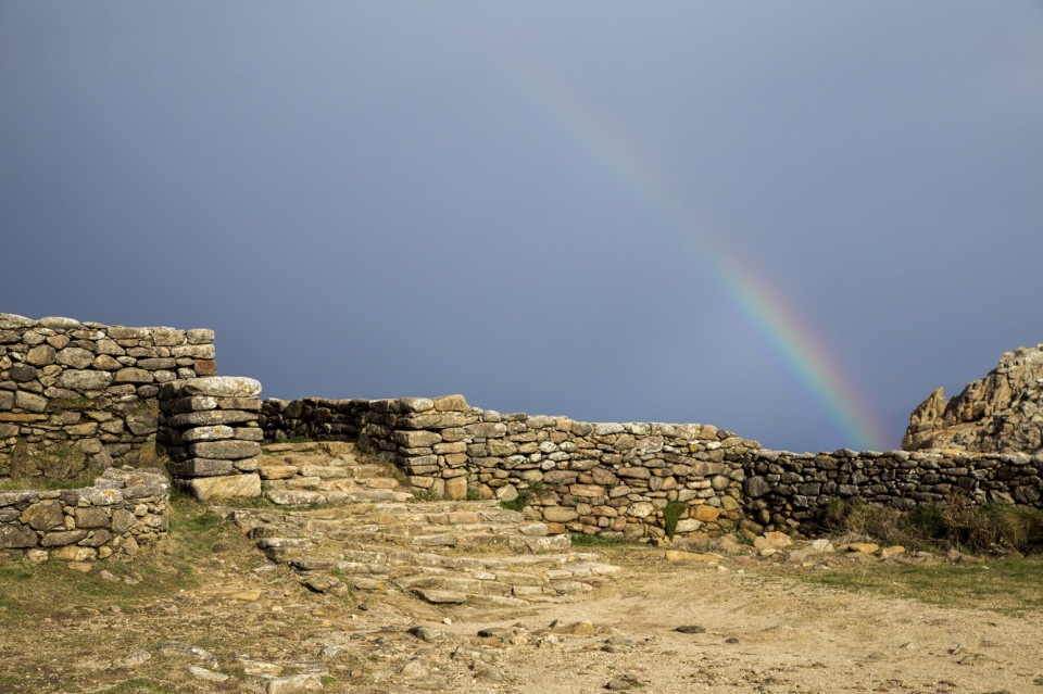 CASTRO DE BAROÑA, Murallas de defensa