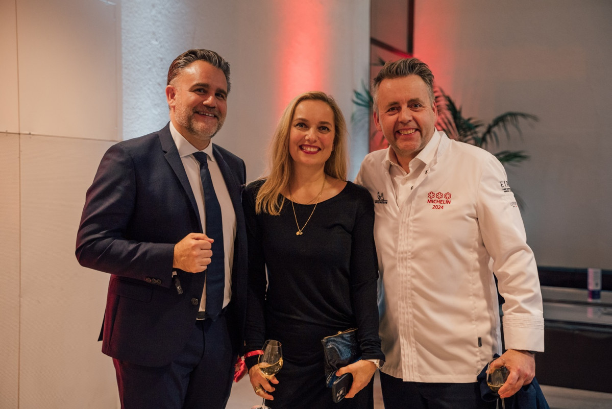 Lalo Antu00f3n, director general de Izadi y Sven Erik Rena del restaurante Re naa