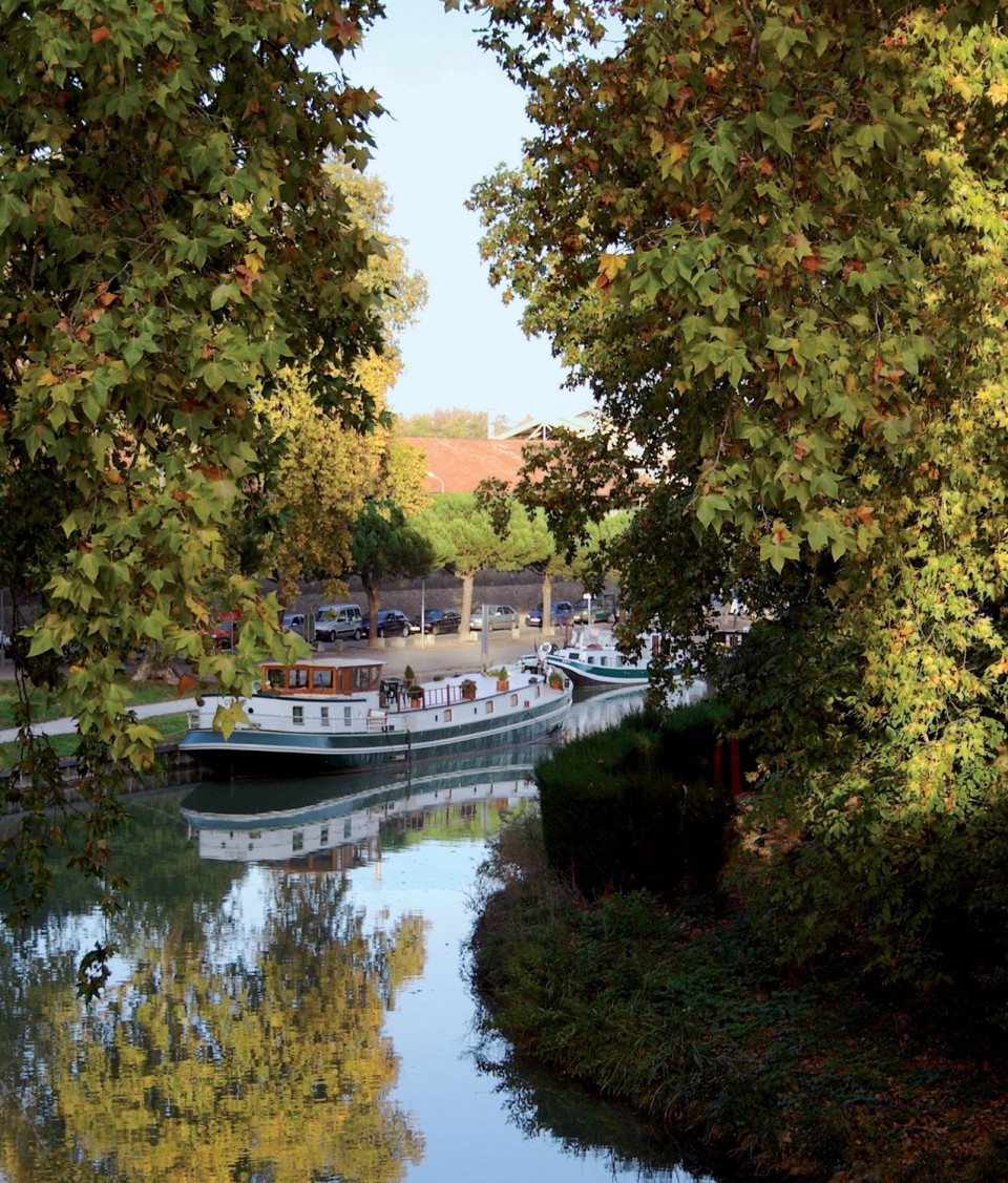 Carcasona  Canal du Midi por la ciudad,  ville carcassonne