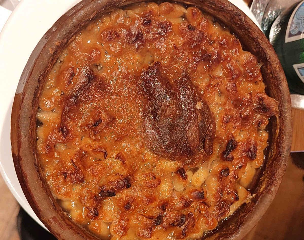 Cassoulet, plato tu00edpico de la regiu00f3n en El Comte Roger, G, @Carmen Pineda
