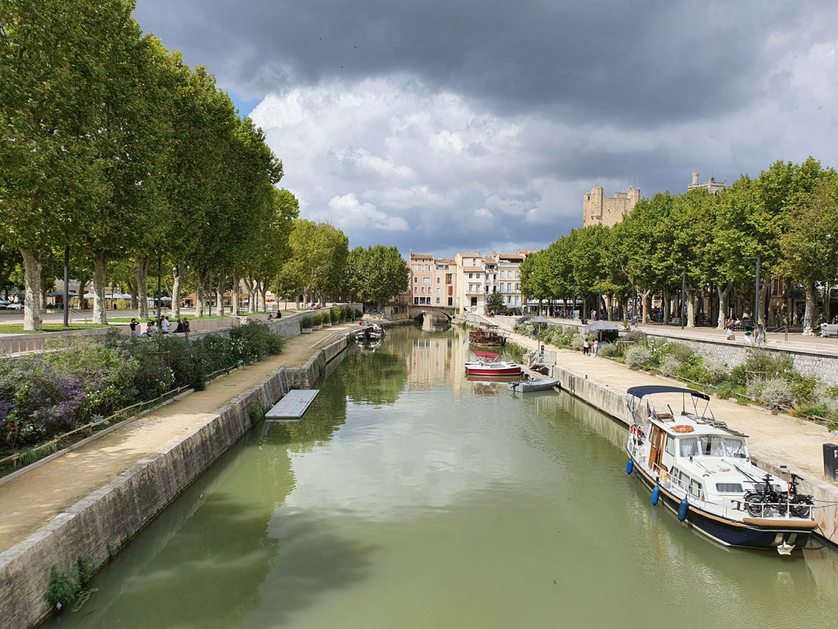 Narbona  Canal de la Robine con el puente de los mercaderes, @canal friend adt aude