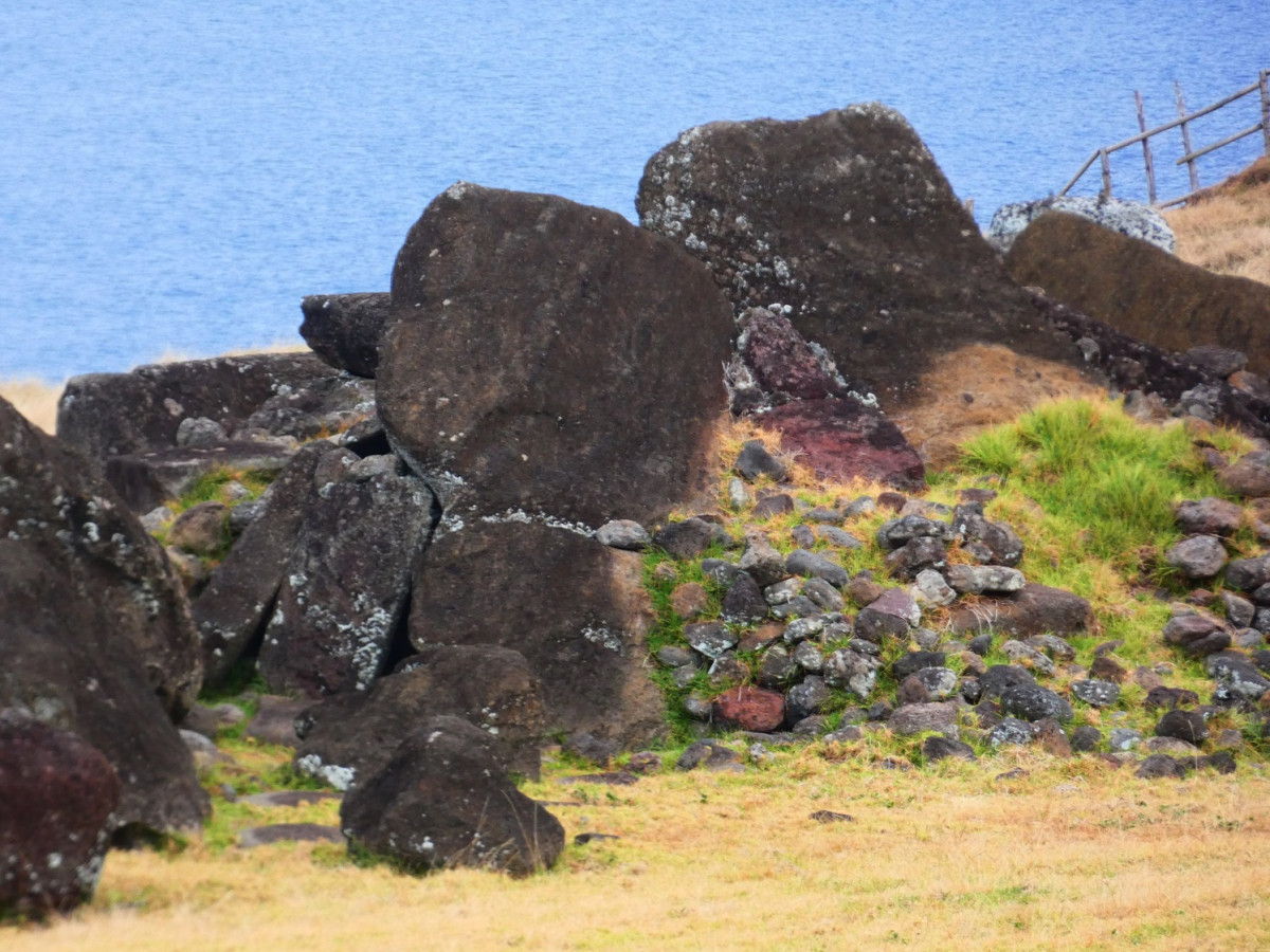 Hanga Te'e Vaihu, centro ceremonial con ocho moais derribados cuando la tribu se enfadó con sus antepasados