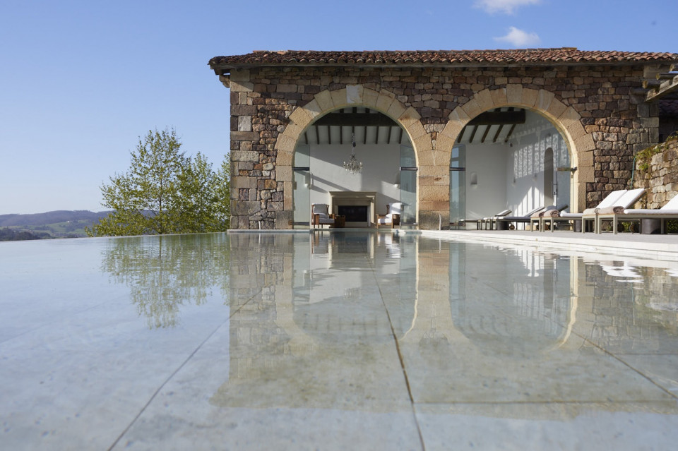 Palacio de Helguera y su piscina