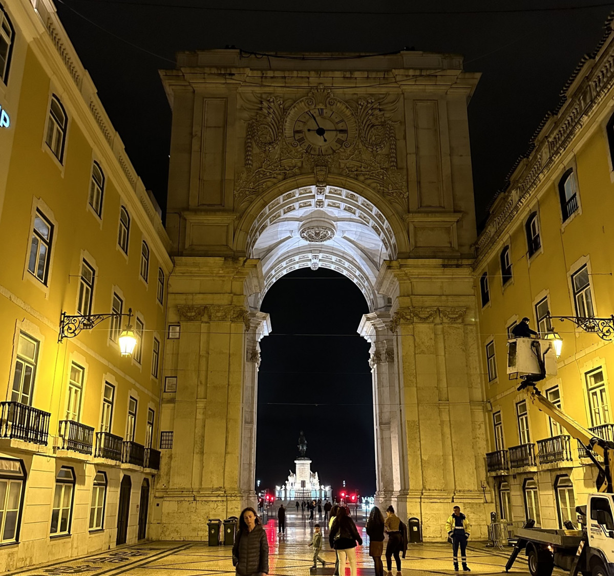 Arco de Santa Maru00eda, iluminado, Lisboa 1123 aas 15