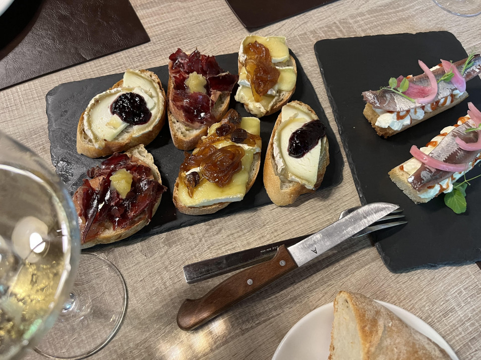 Tostas de aperitivos, Cuatro Vientos
